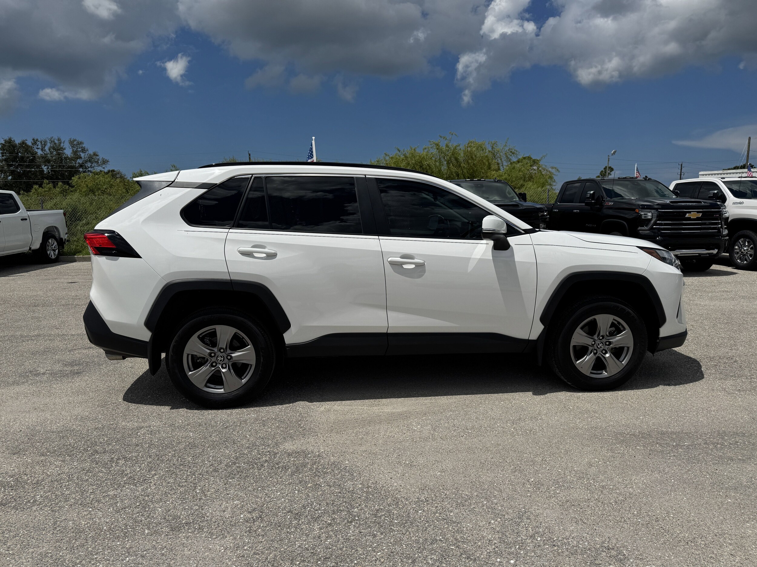 2024 Toyota RAV4 XLE photo 2