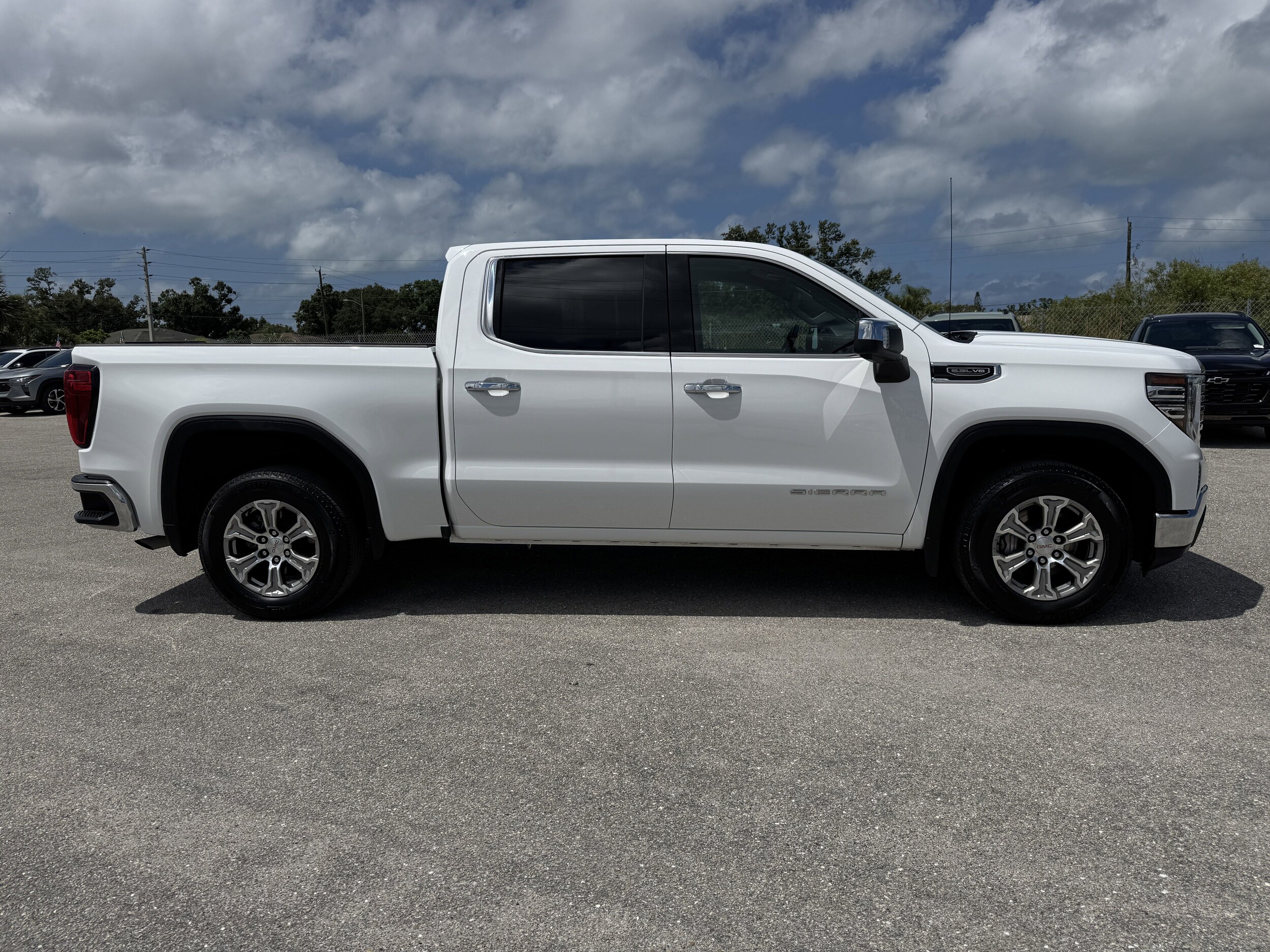 2024 Gmc Sierra 1500 SLT photo 3