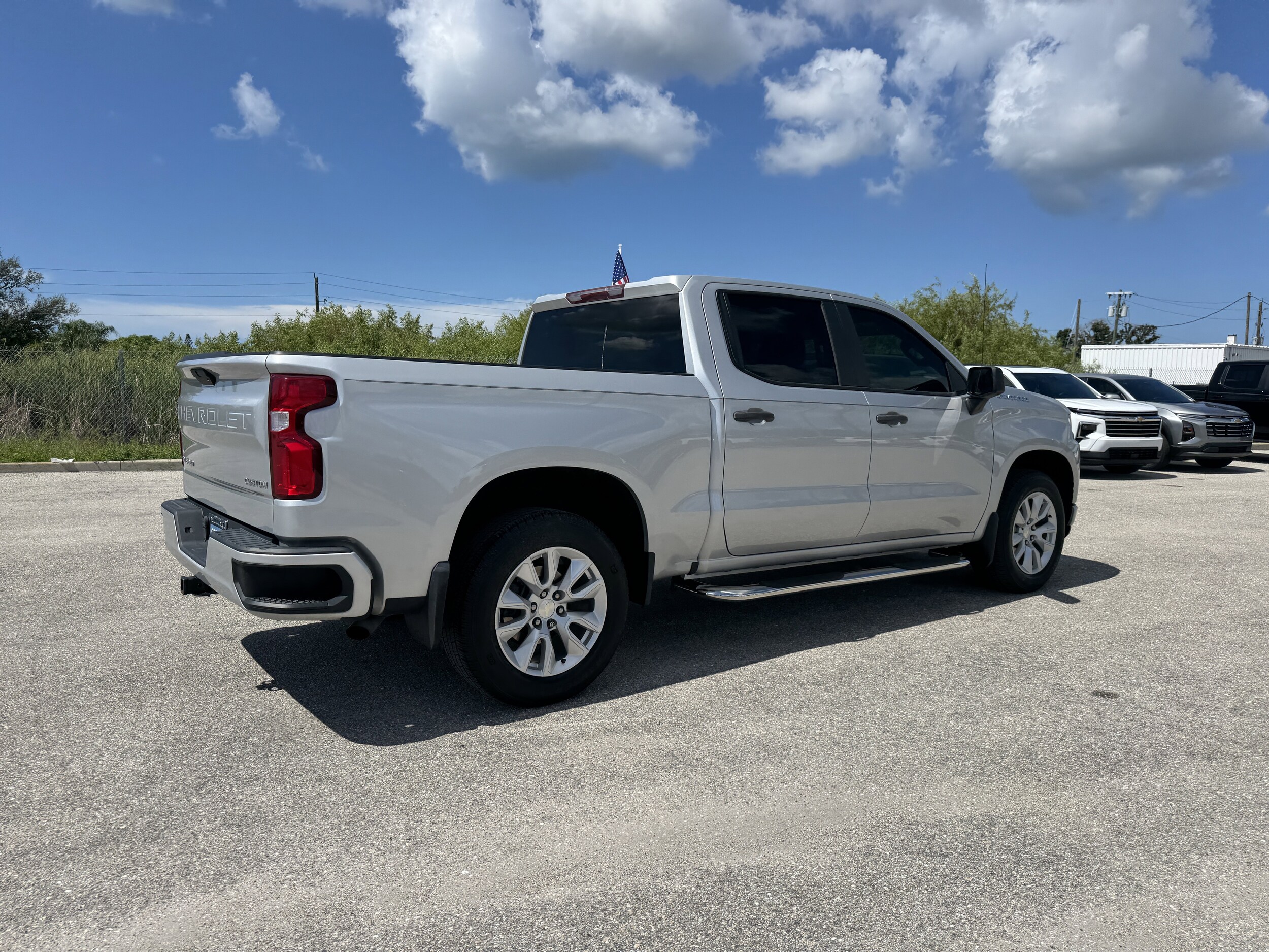 2021 Chevrolet Silverado 1500 Custom photo 4