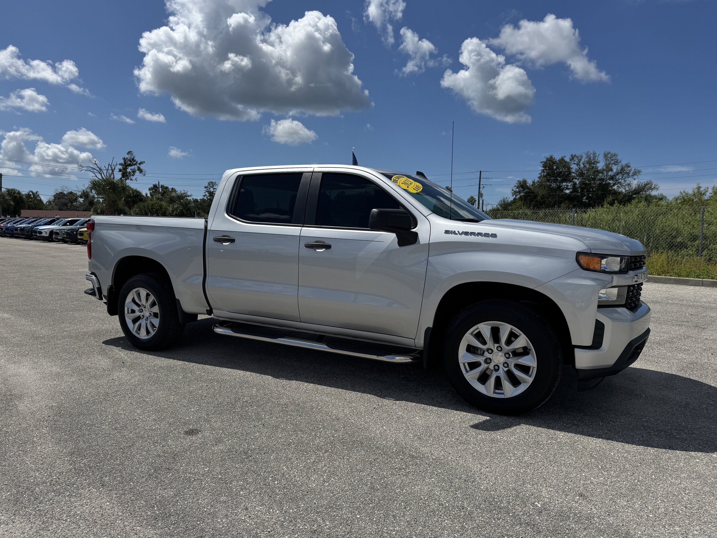 2021 Chevrolet Silverado 1500 Custom photo 2