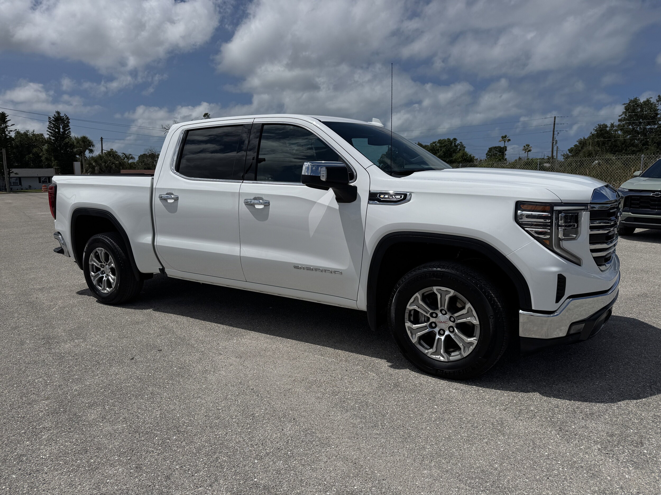 2024 Gmc Sierra 1500 SLT photo 2