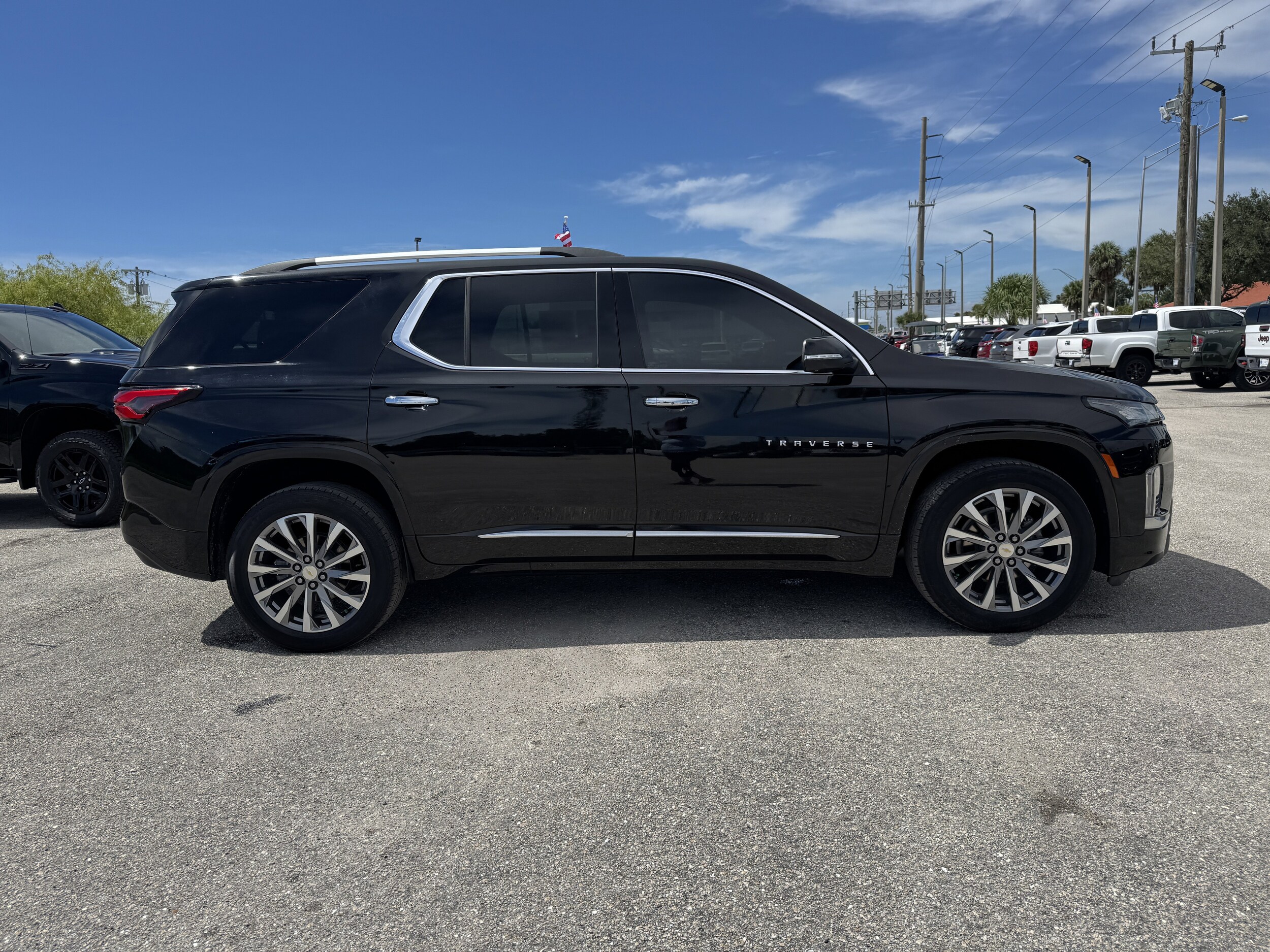 2023 Chevrolet Traverse Premier photo 3