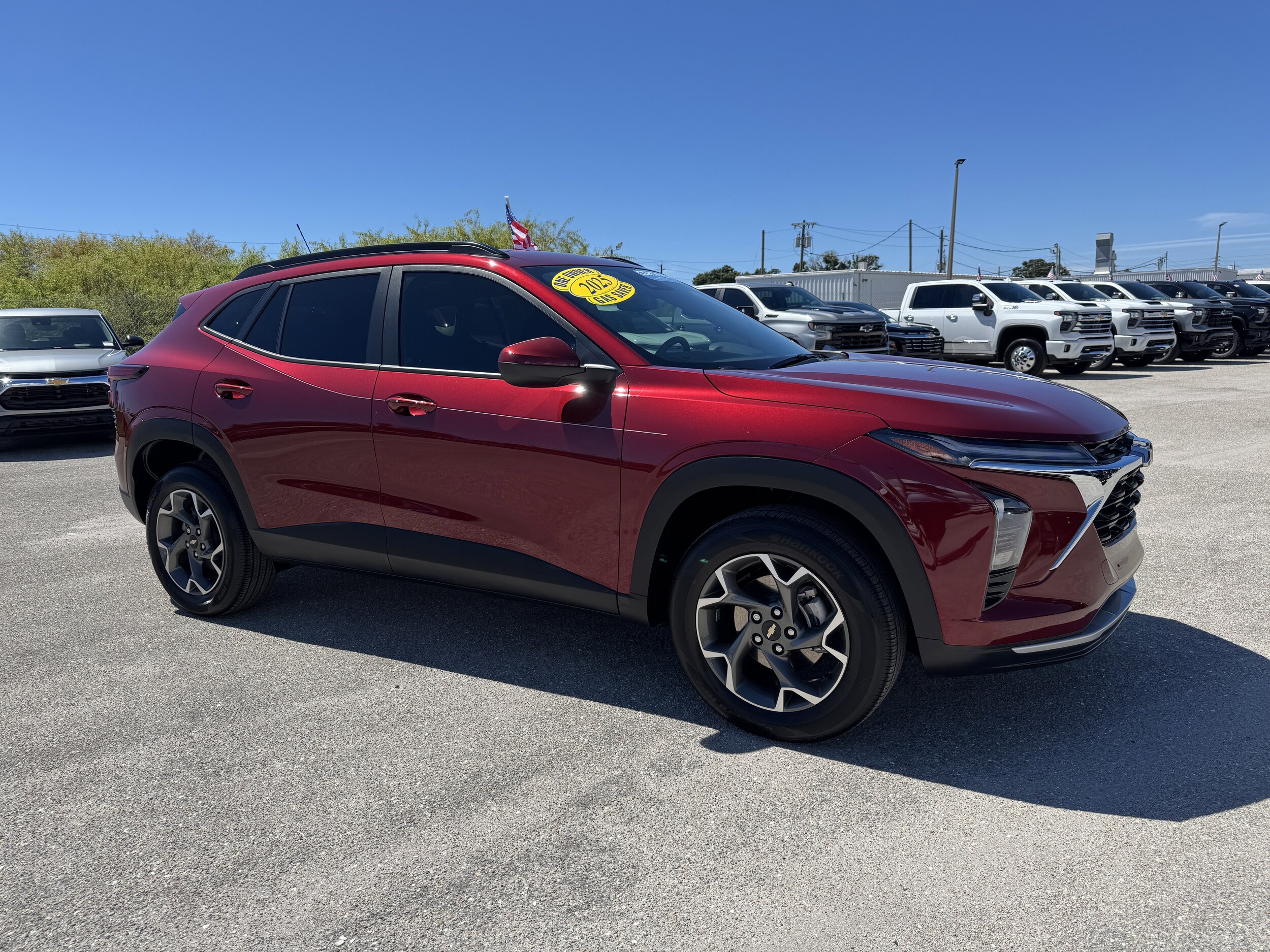 2025 Chevrolet Trax LT photo 2