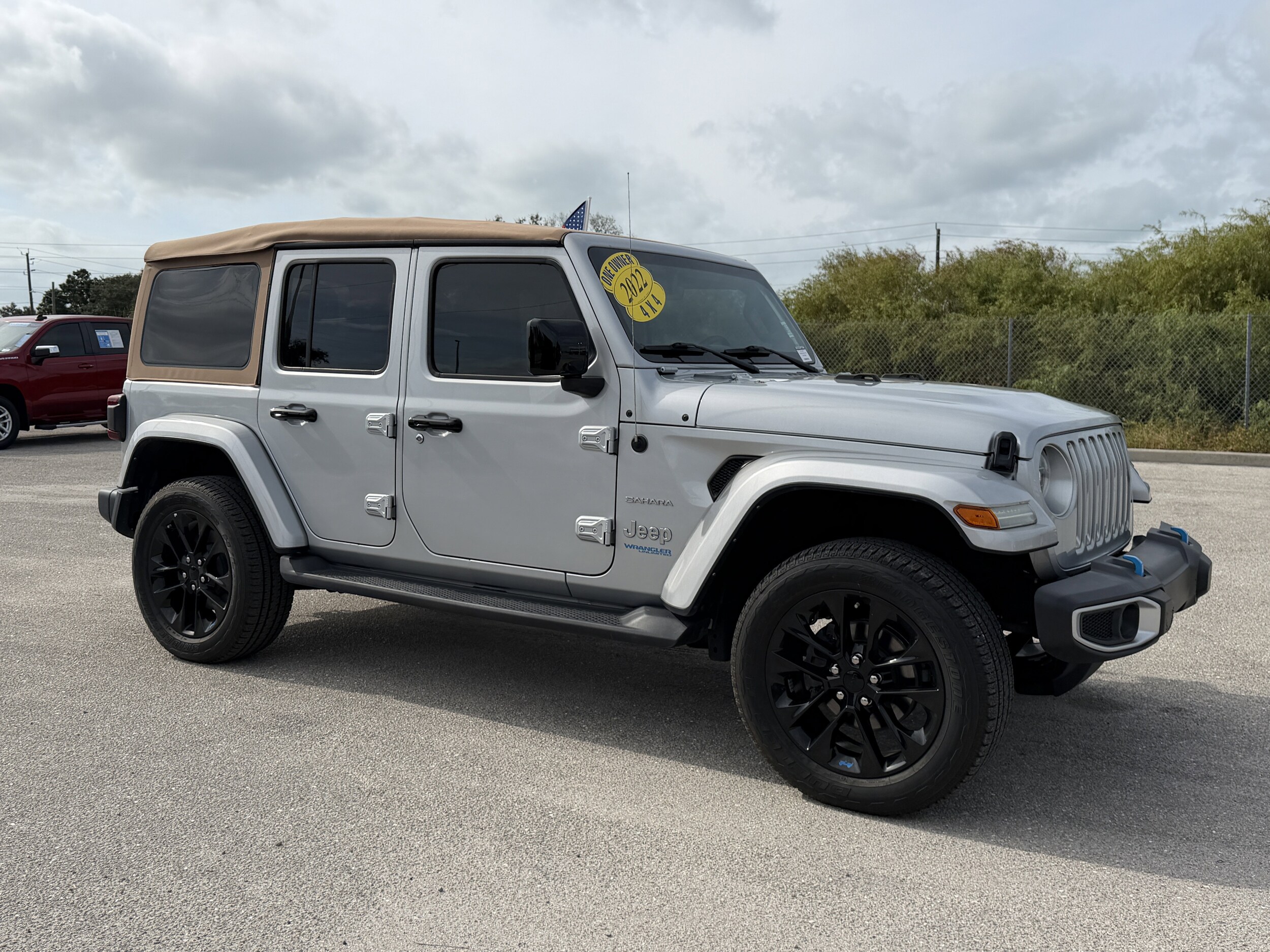 2022 Jeep Wrangler 4xe Unlimited Sahara photo 2