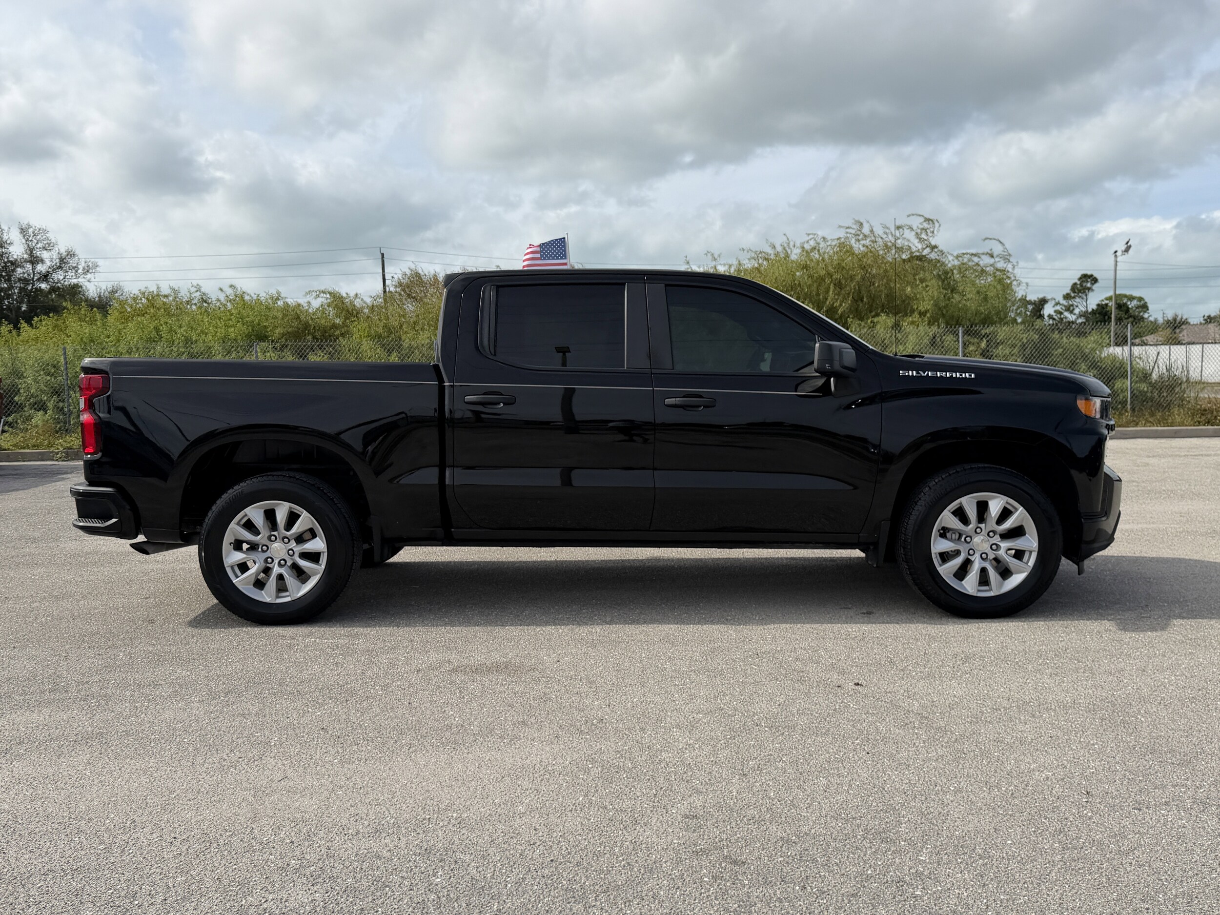 2021 Chevrolet Silverado 1500 Custom photo 3