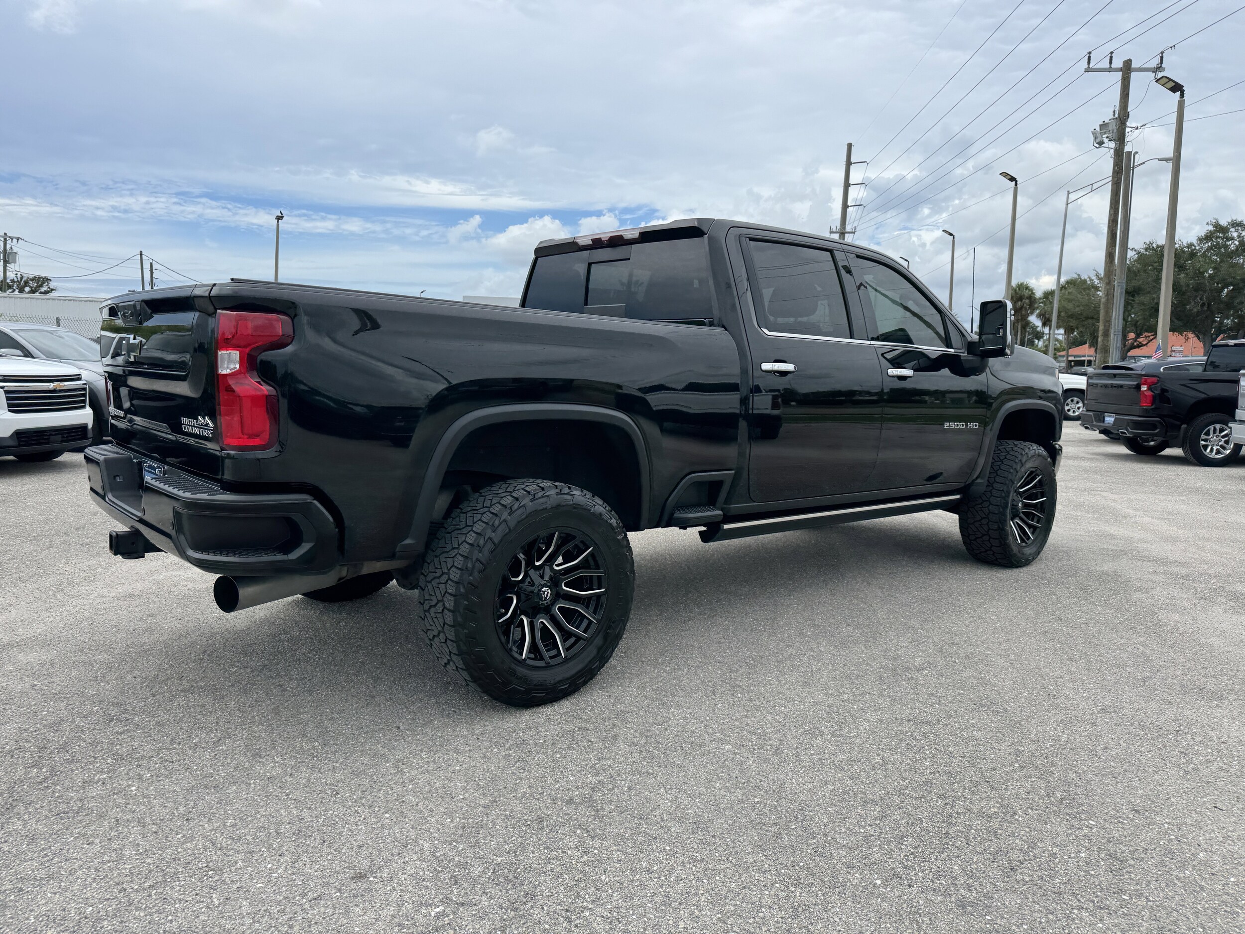 2022 Chevrolet Silverado 2500HD High Country photo 3