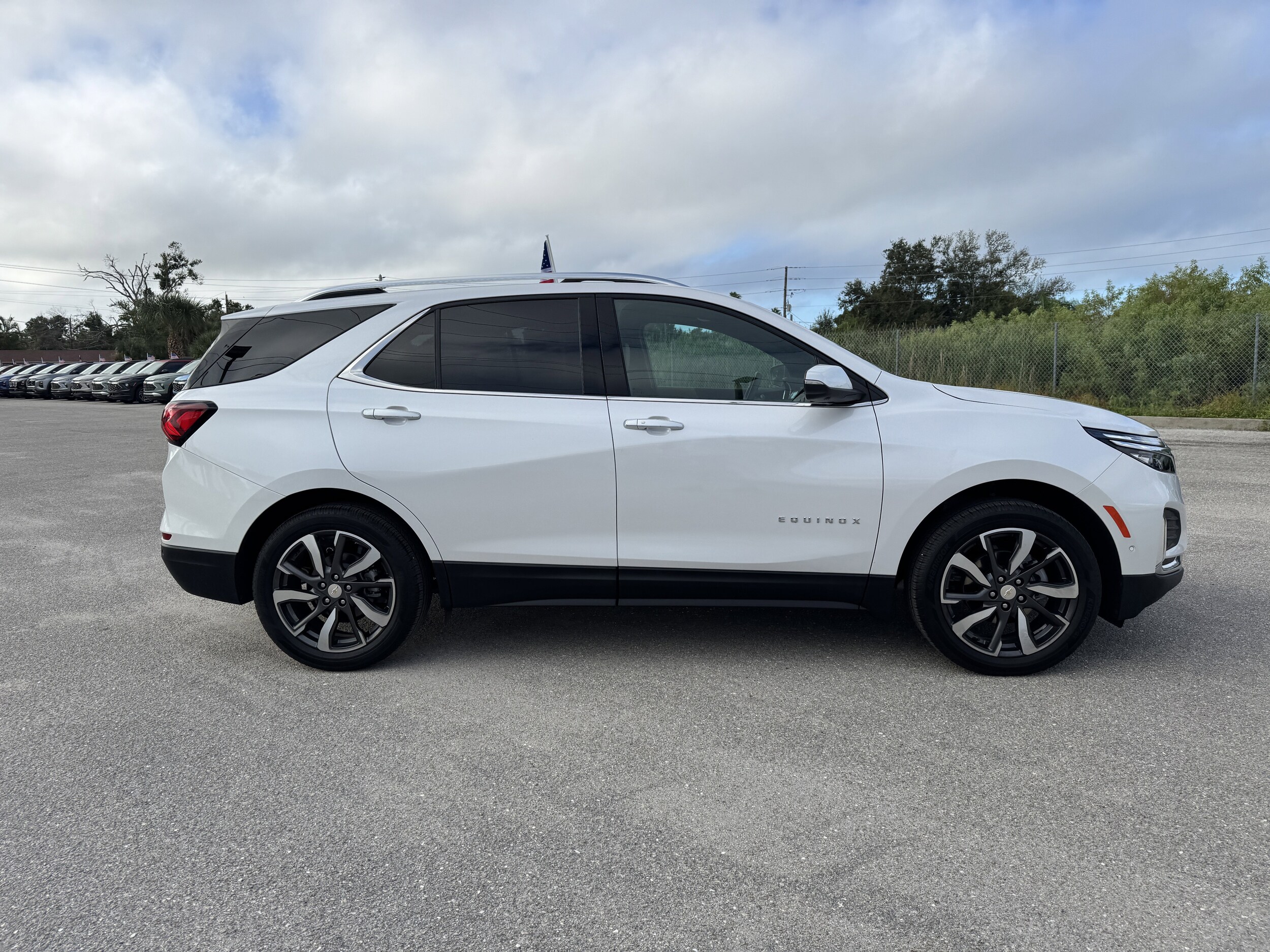 2024 Chevrolet Equinox Premier photo 2