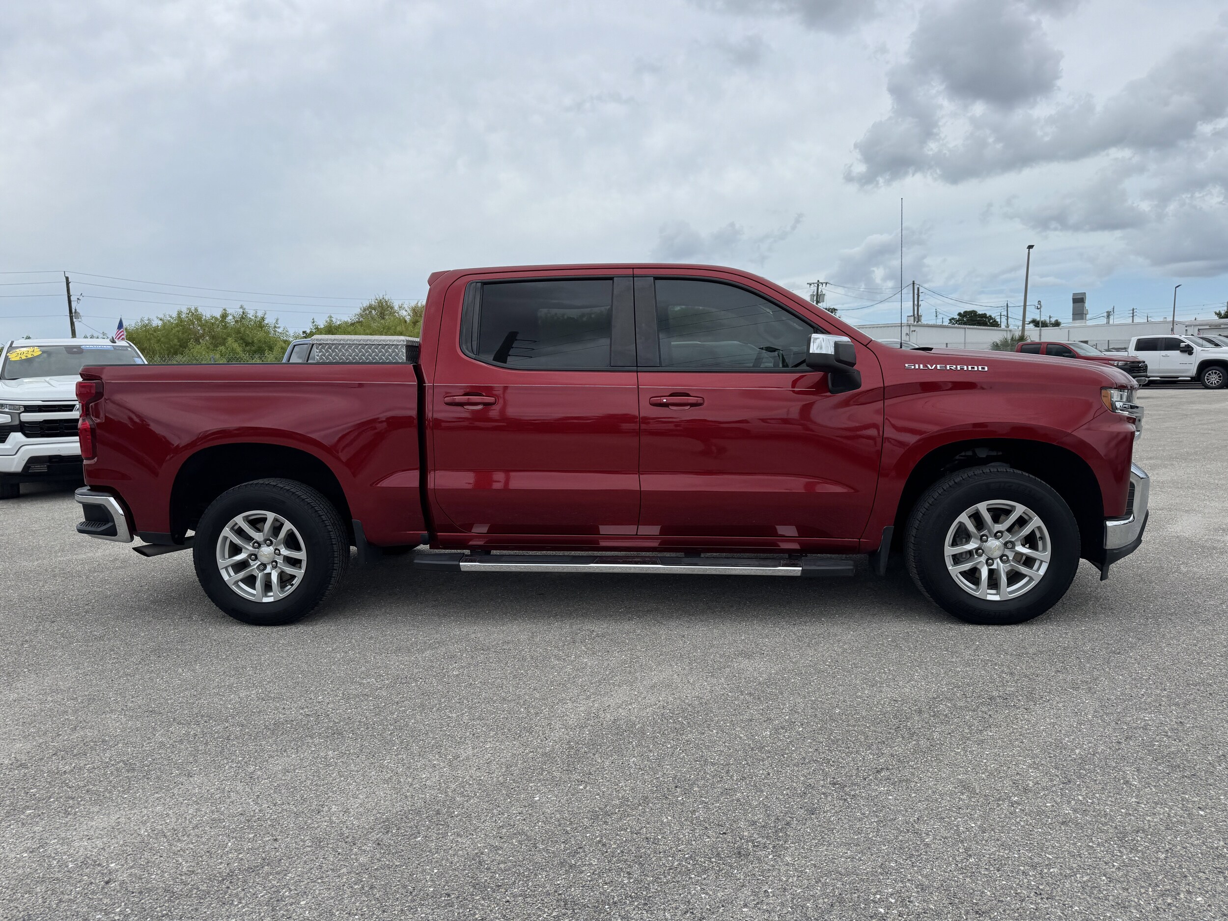 2021 Chevrolet Silverado 1500 photo 2
