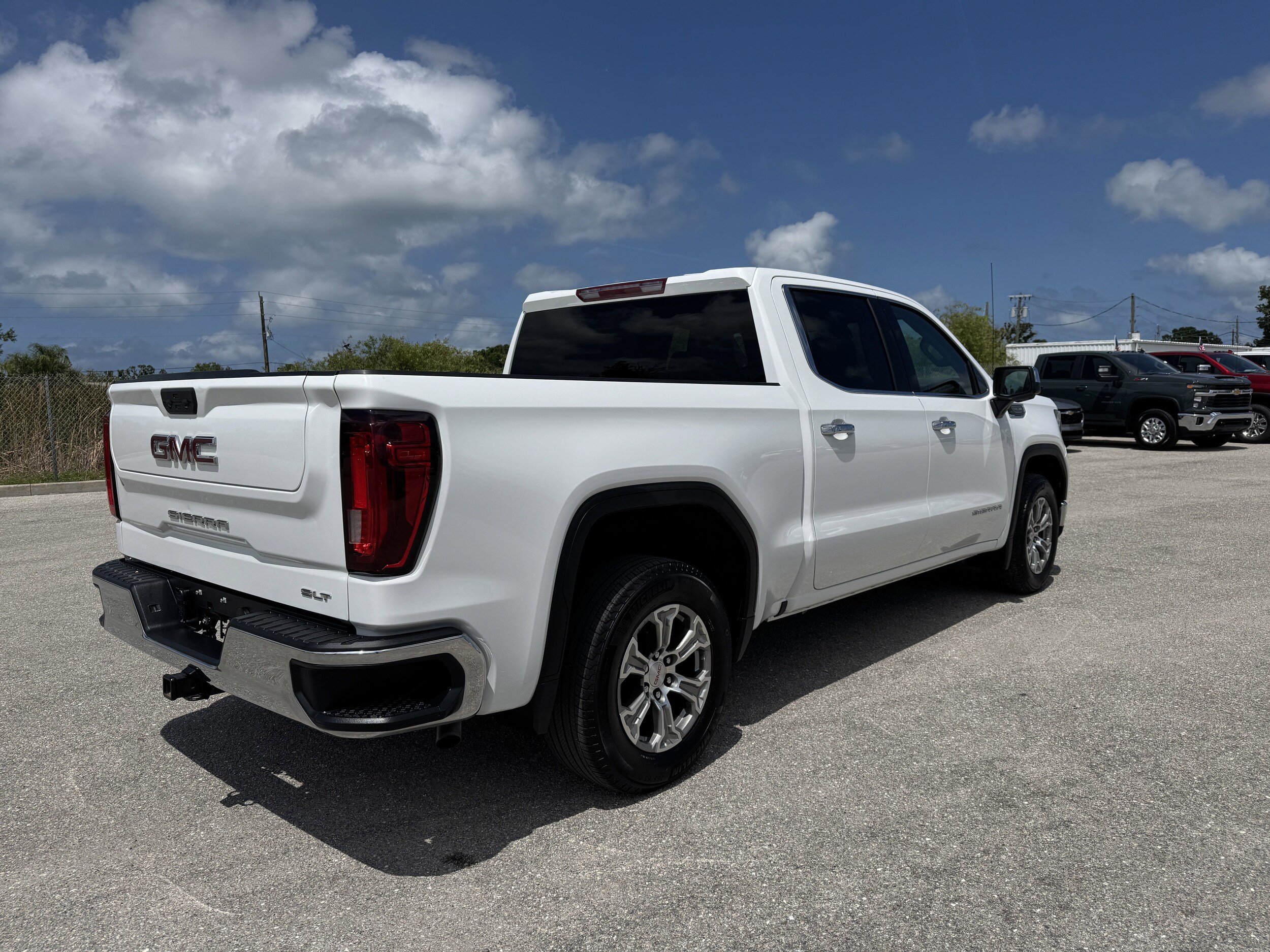 2024 Gmc Sierra 1500 SLT photo 4