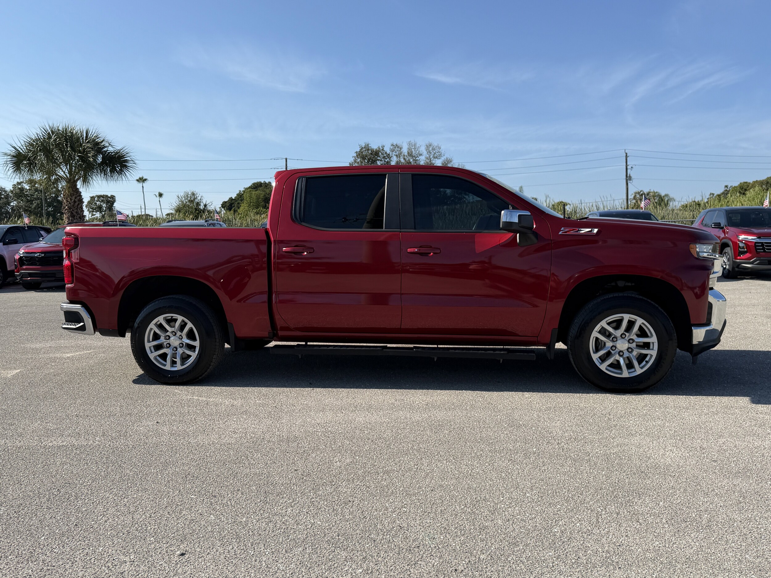 2020 Chevrolet Silverado 1500 LT photo 2