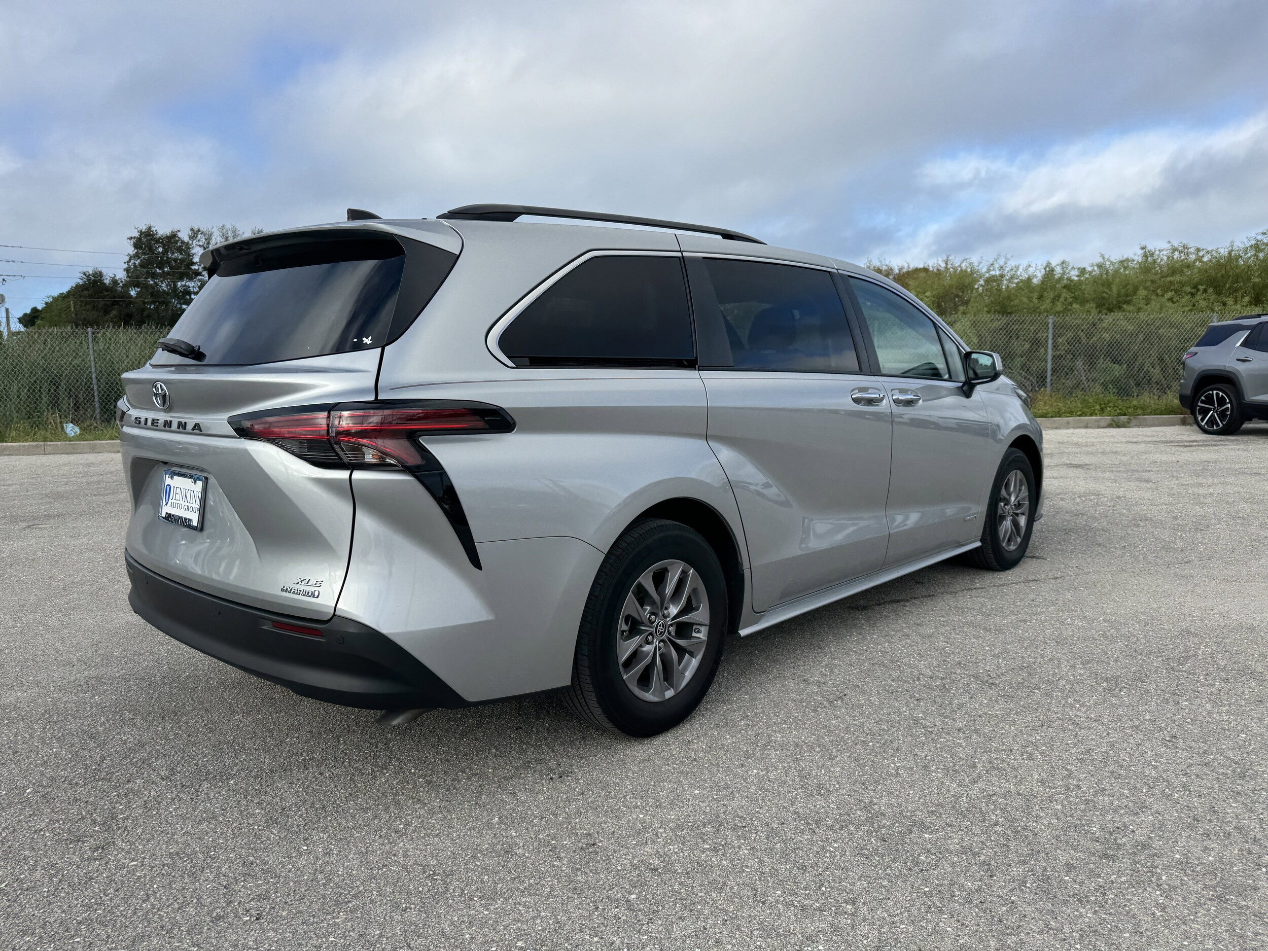 2021 Toyota Sienna XLE Hybrid photo 4