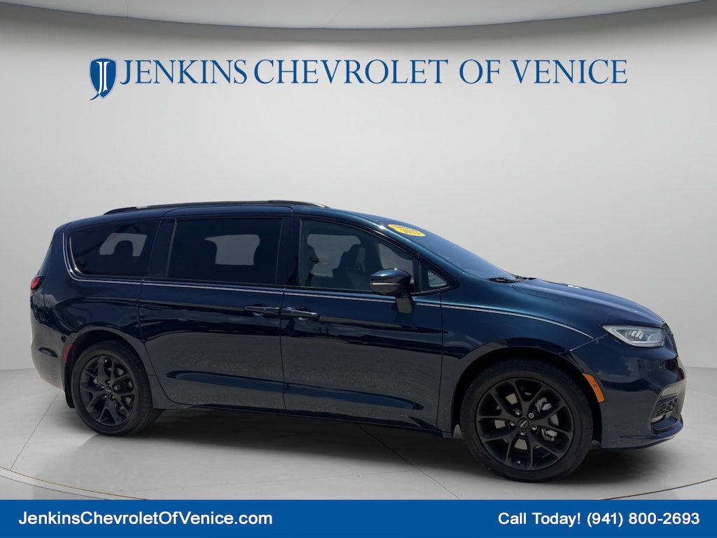 Used 2022 Chrysler Pacifica Touring L Van Passenger Van