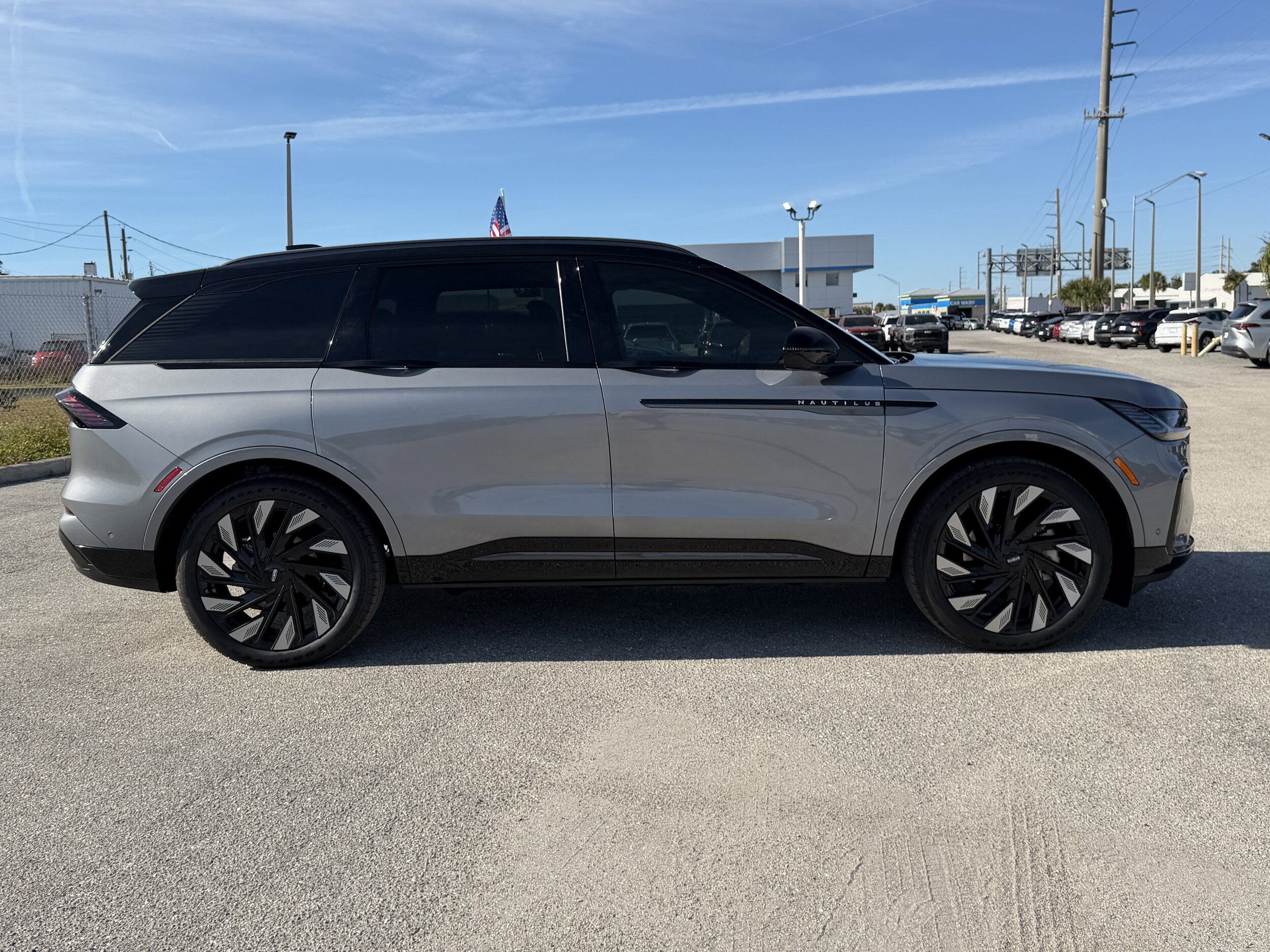 2024 Lincoln Nautilus Reserve photo 2