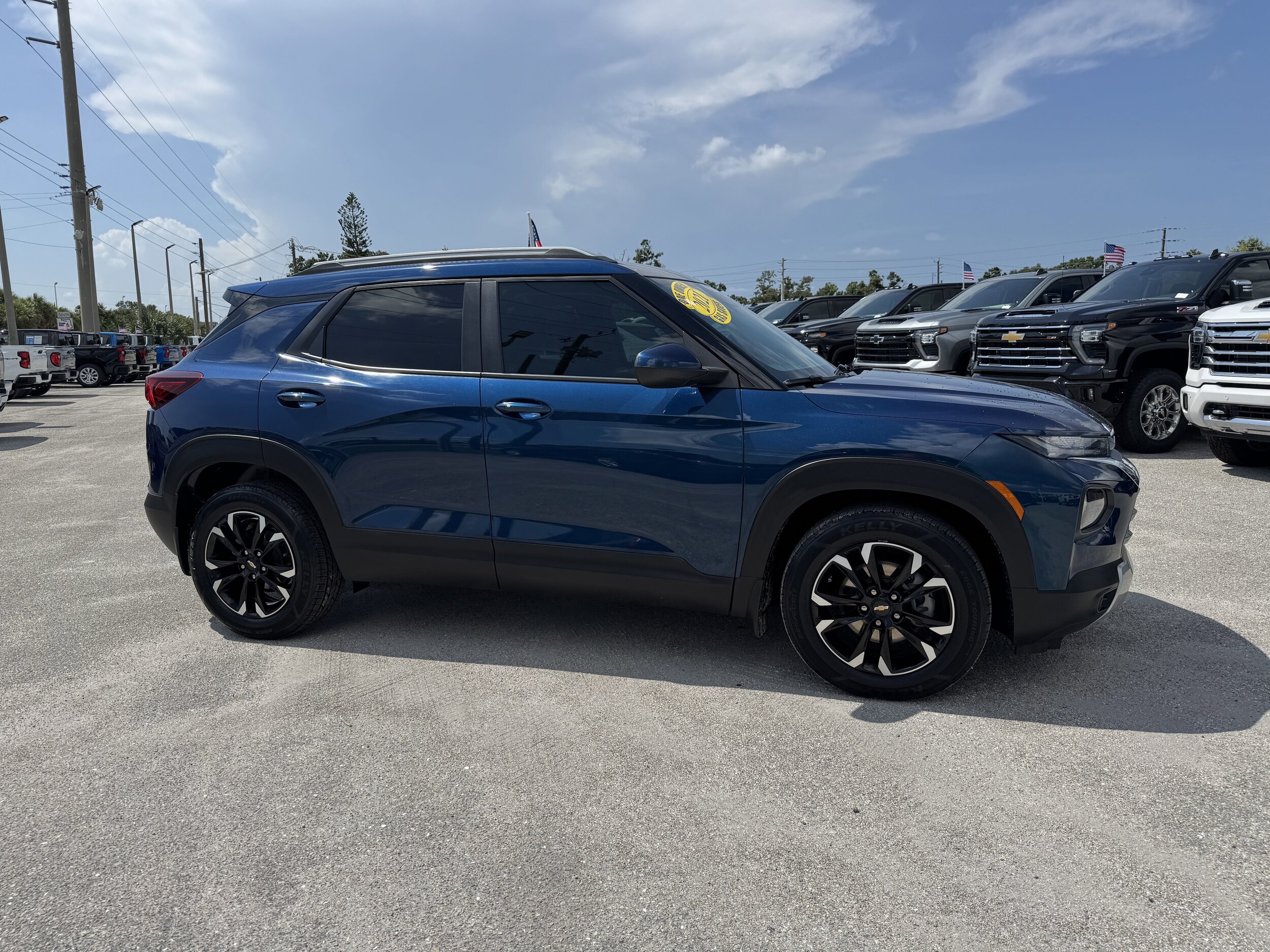 2021 Chevrolet Trailblazer LT photo 2