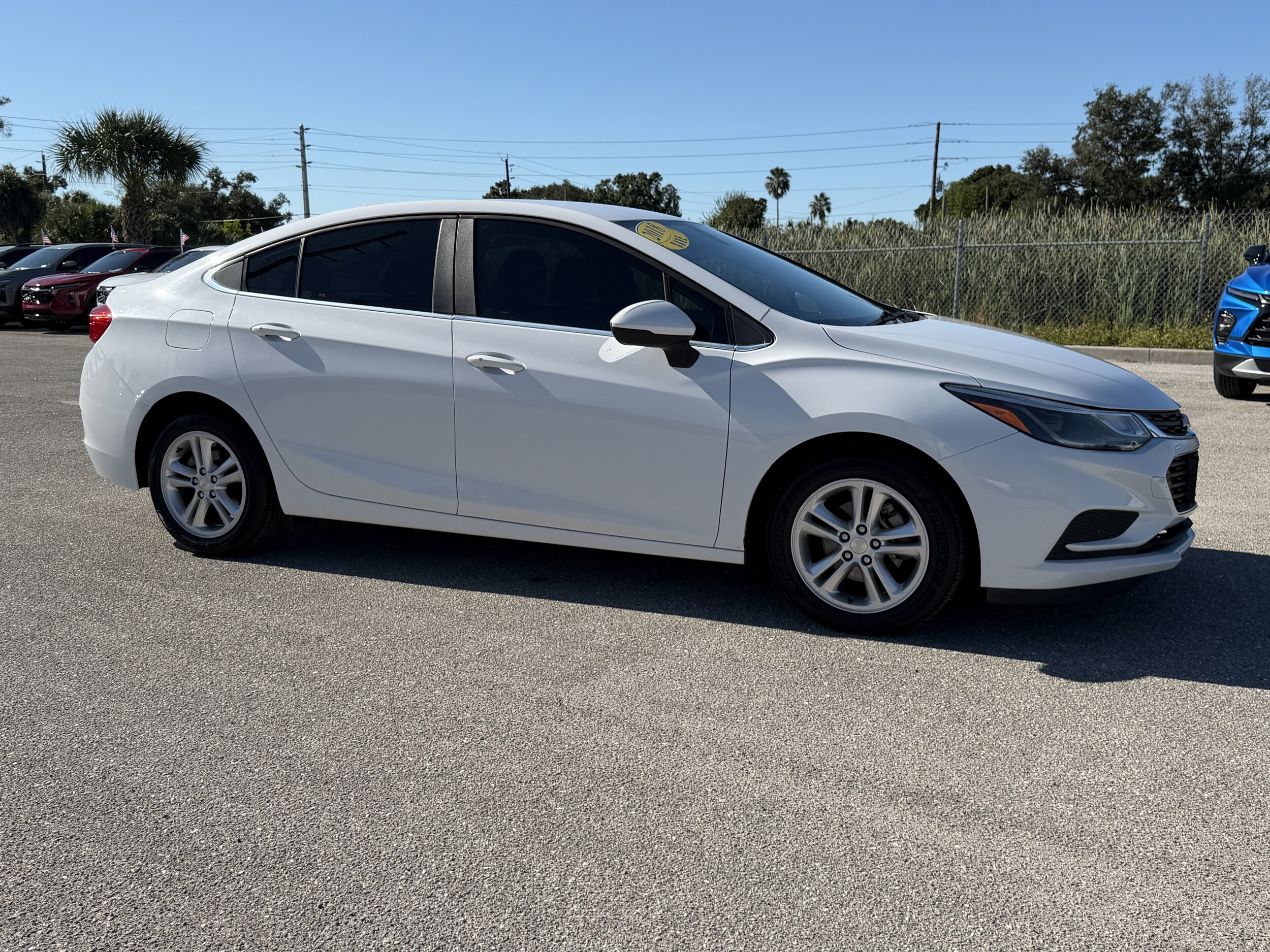 2018 Chevrolet Cruze LT photo 2