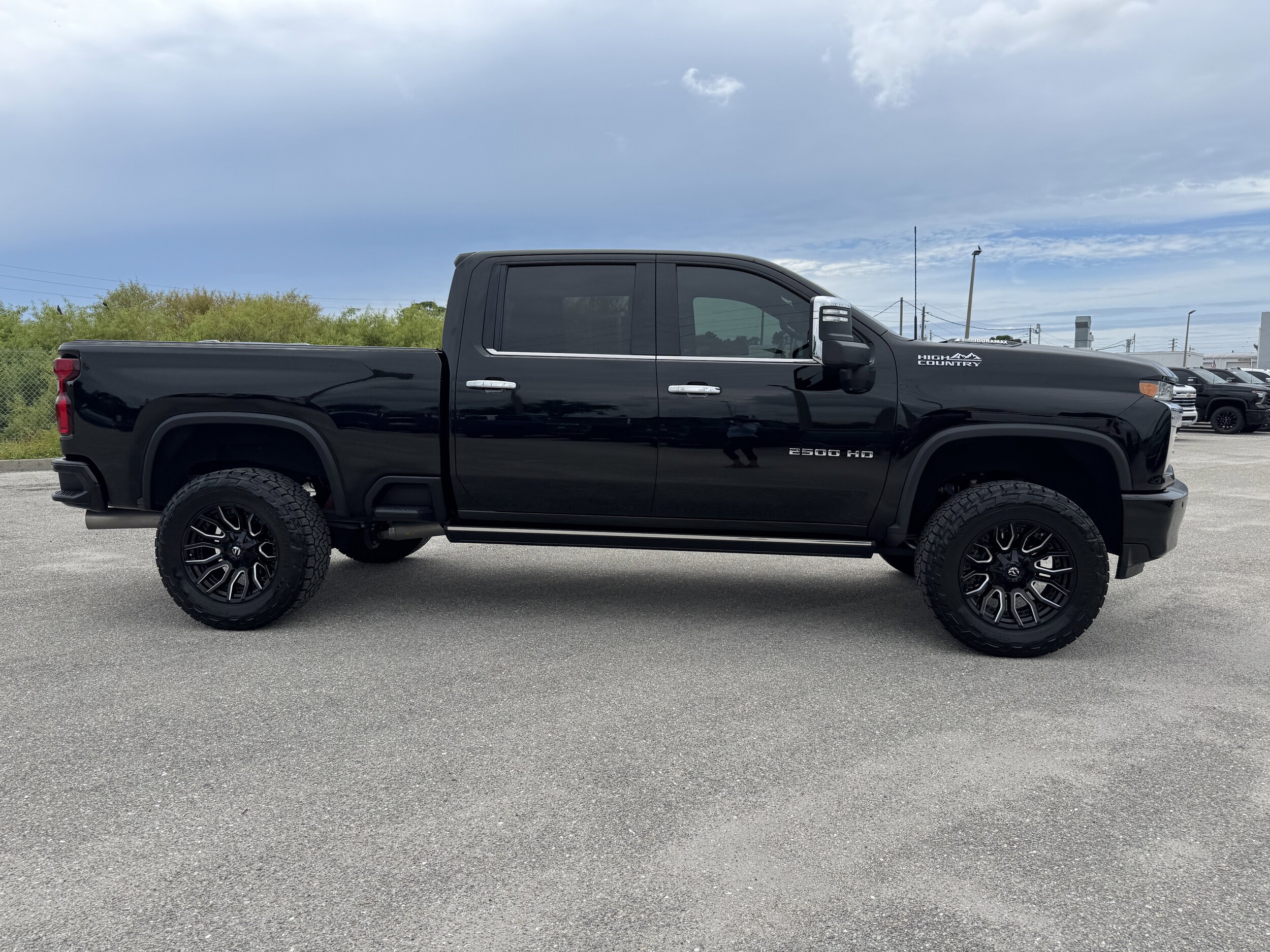 2022 Chevrolet Silverado 2500HD High Country photo 2