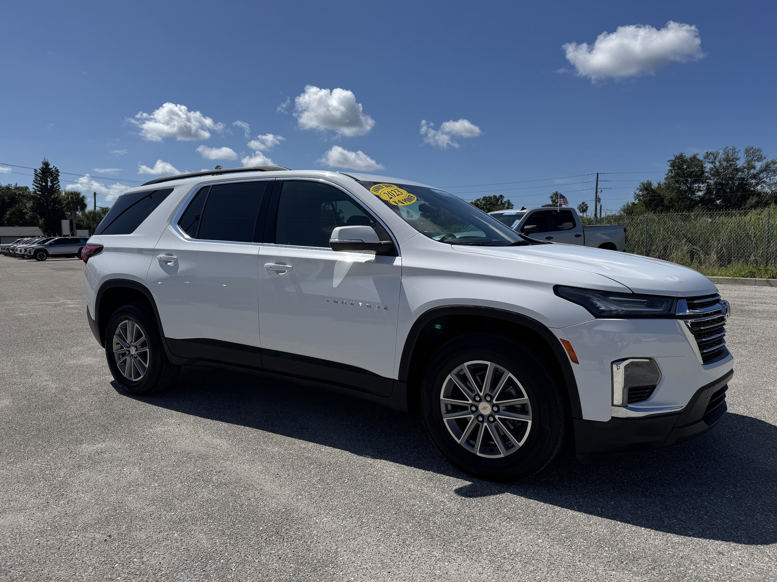2023 Chevrolet Traverse Leather photo 2
