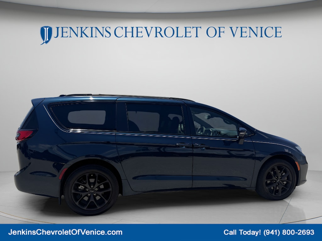 Used 2022 Chrysler Pacifica Touring L Van Passenger Van