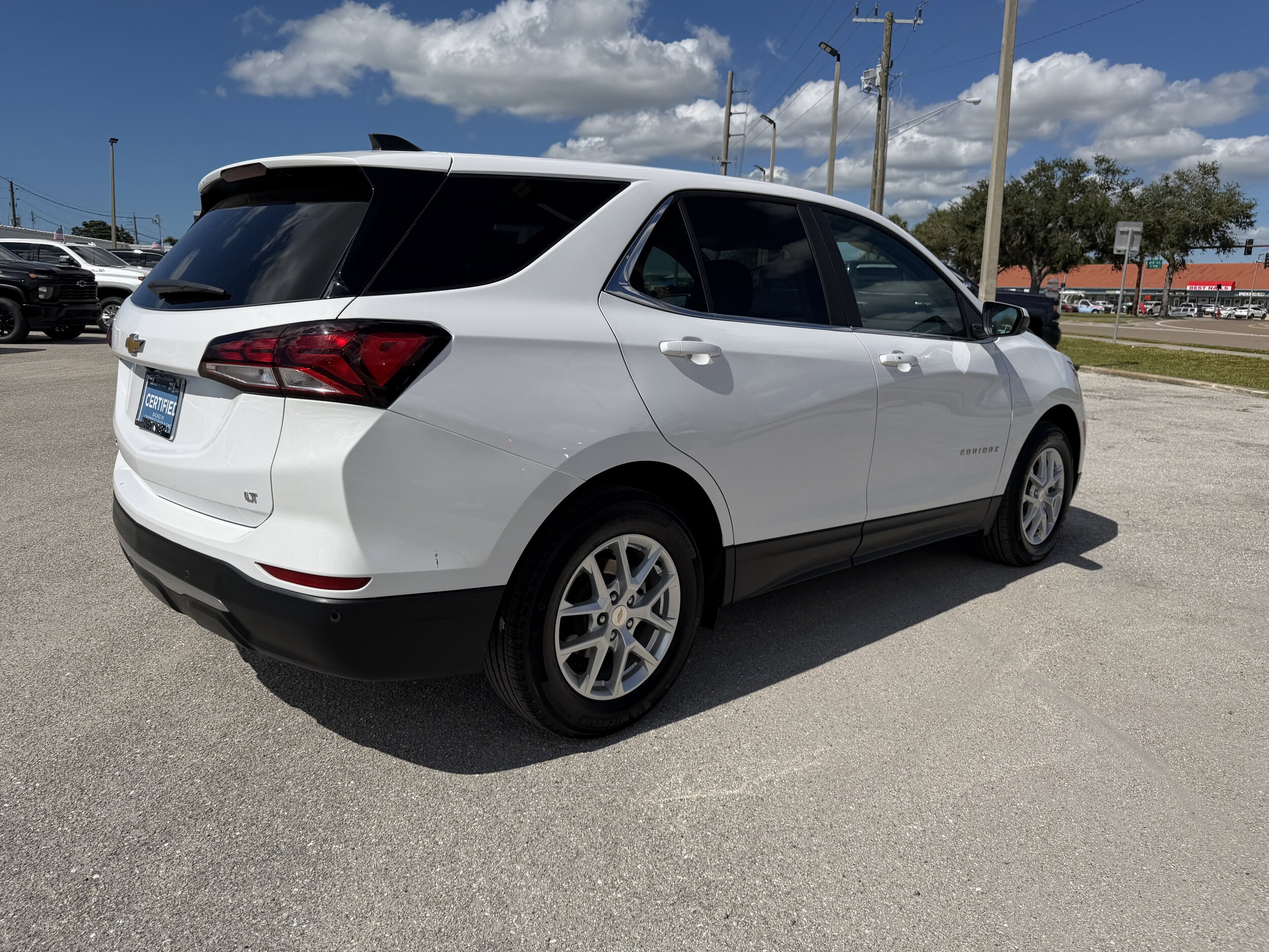 2024 Chevrolet Equinox LT photo 3