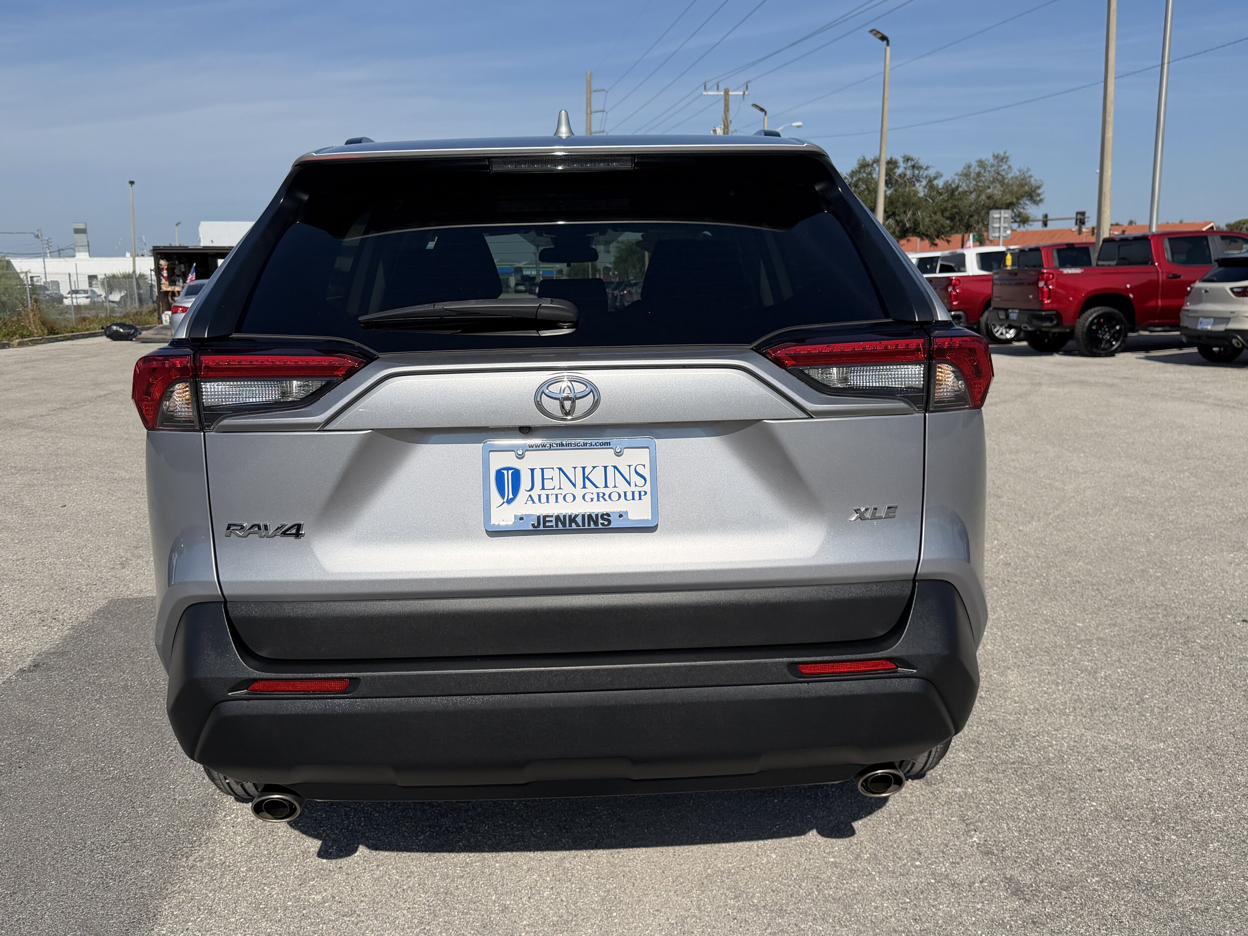 2023 Toyota RAV4 XLE photo 3