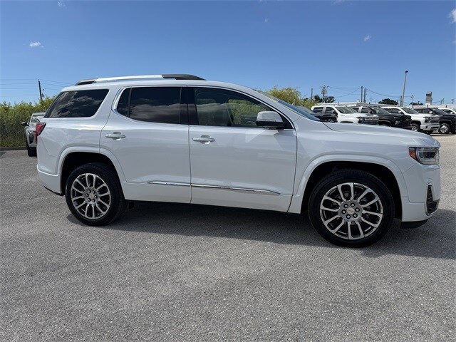 2023 Gmc Acadia Denali photo 2
