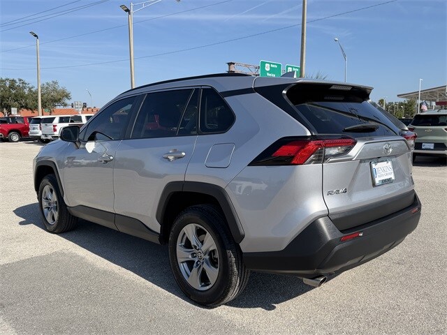 2023 Toyota RAV4 XLE photo 4