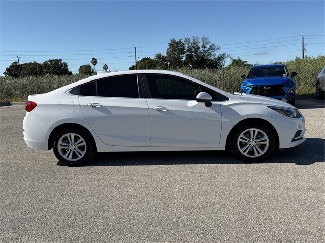 2018 Chevrolet Cruze LT photo 2