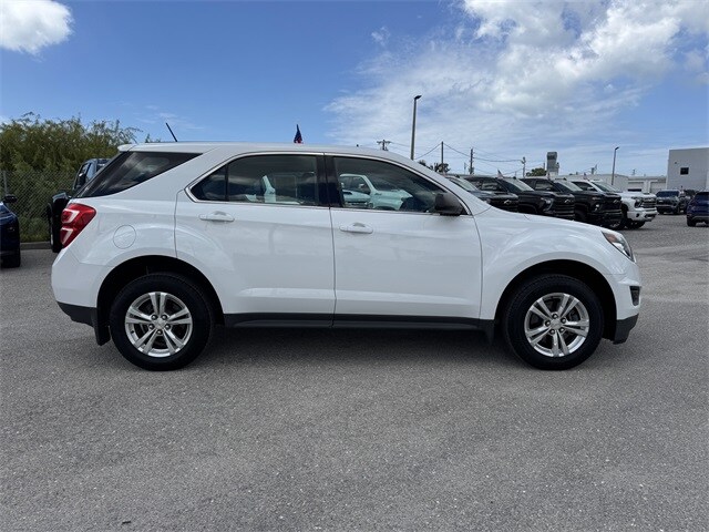 2017 Chevrolet Equinox LS photo 2