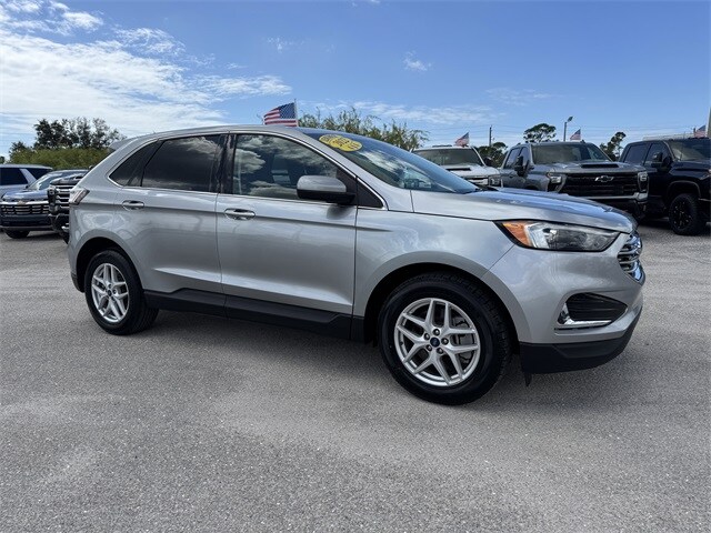2022 Ford Edge SEL photo 2