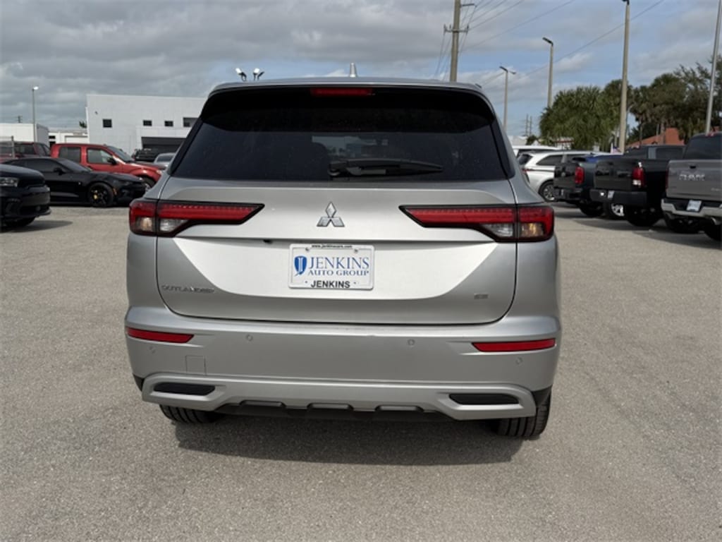 Used 2024 Mitsubishi Outlander SE SUV