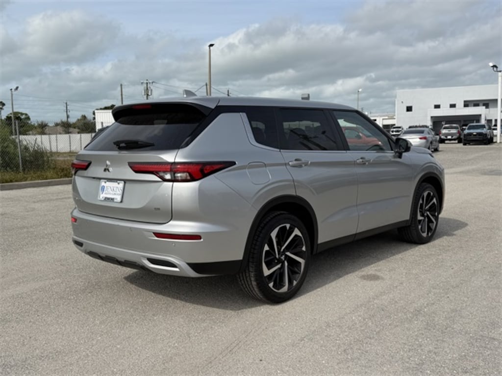 Used 2024 Mitsubishi Outlander SE SUV