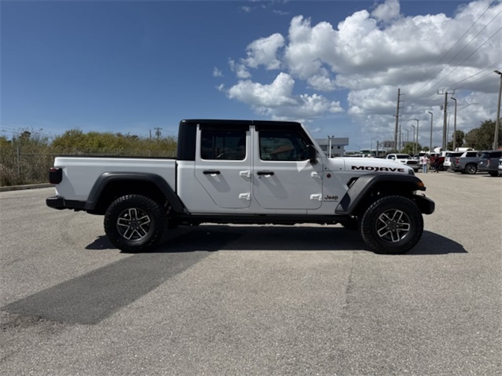 Used 2025 Jeep Gladiator Mojave Truck Crew Cab
