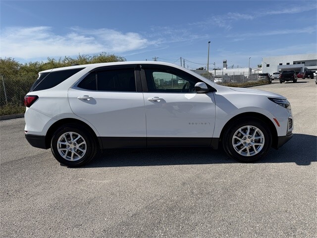 2024 Chevrolet Equinox LT photo 2
