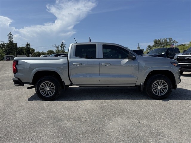 2025 Chevrolet Colorado Work Truck LT photo 3