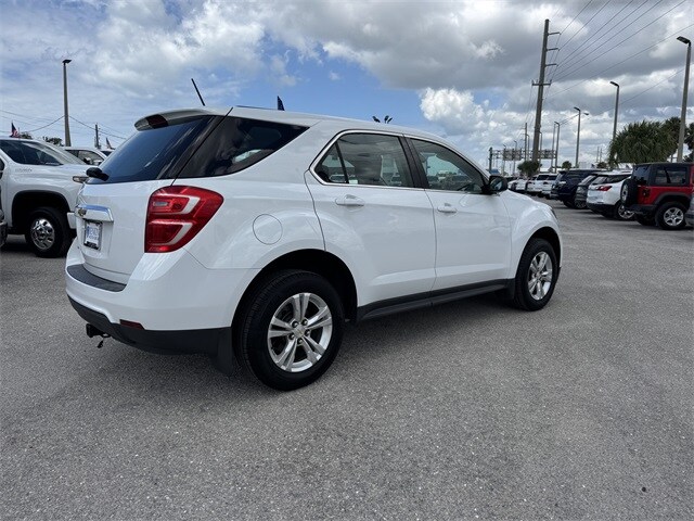 2017 Chevrolet Equinox LS photo 3