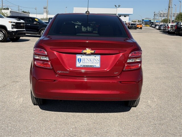 2017 Chevrolet Sonic LT photo 4