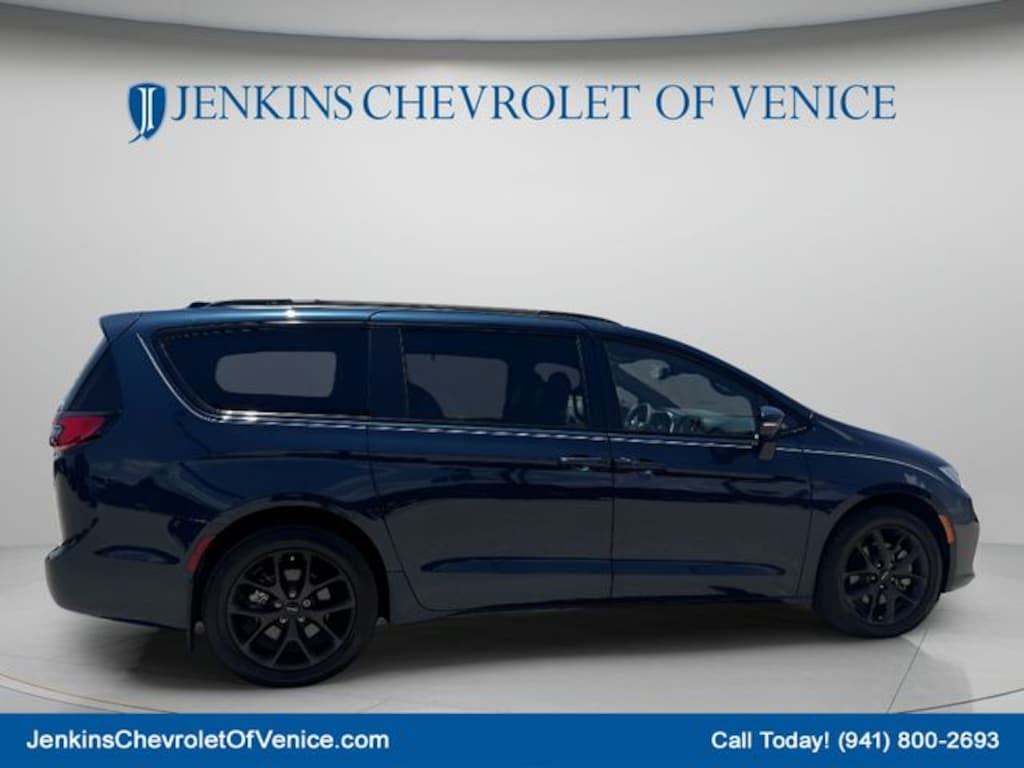 Used 2022 Chrysler Pacifica Touring L Van Passenger Van