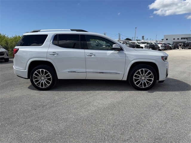 2023 Gmc Acadia Denali photo 2