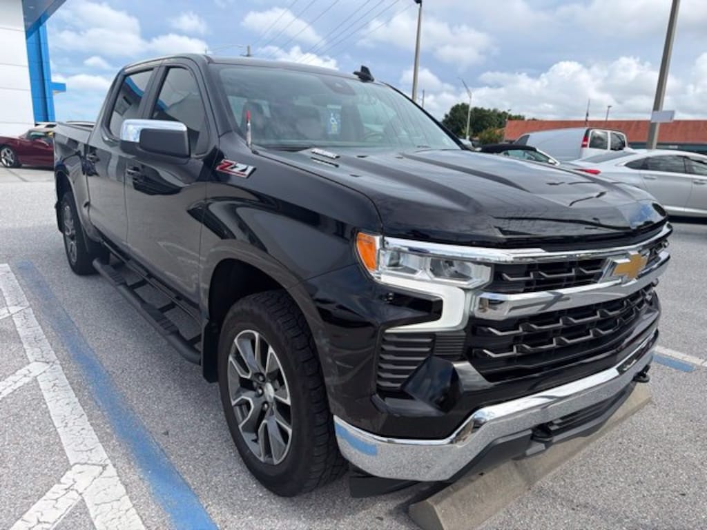 Used 2022 Chevrolet Silverado 1500 LT w/1LT Truck Crew Cab