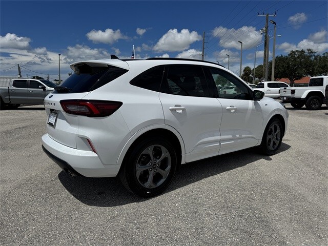 2023 Ford Escape ST-Line photo 4