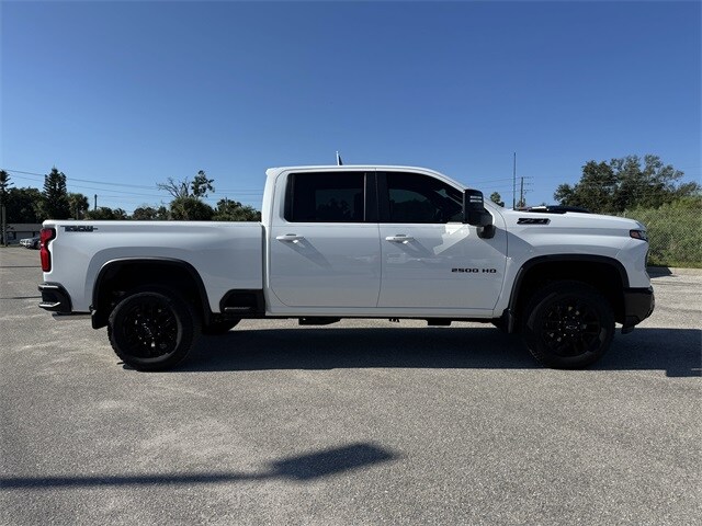 2025 Chevrolet Silverado 2500HD LT photo 3