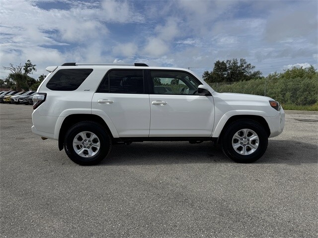 2021 Toyota 4Runner SR5 photo 2