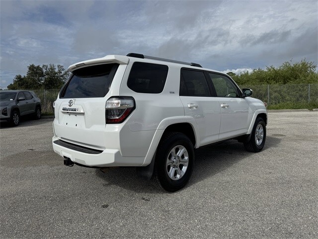 2021 Toyota 4Runner SR5 photo 3