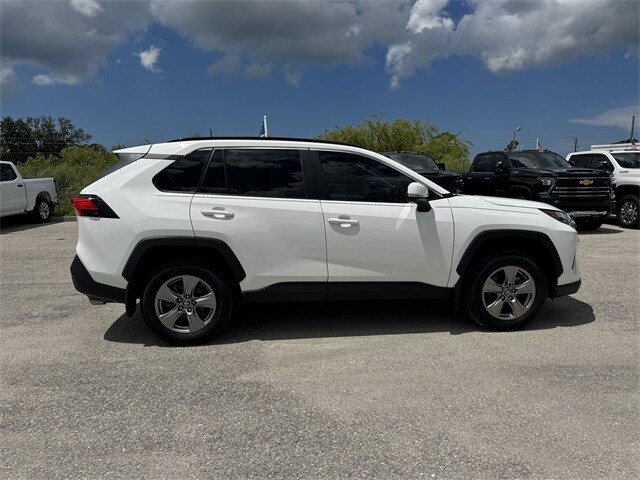 2024 Toyota RAV4 XLE photo 3