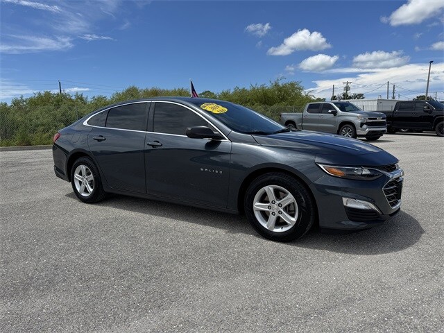 2019 Chevrolet Malibu photo 2