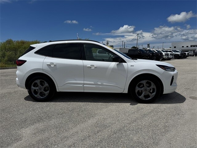 2023 Ford Escape ST-Line photo 3