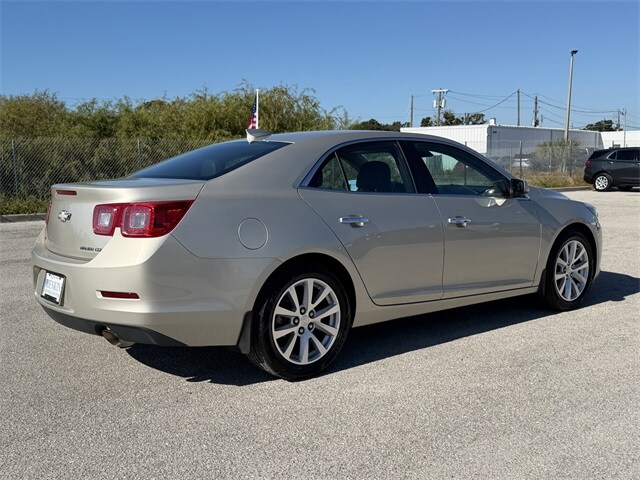 2015 Chevrolet Malibu LTZ photo 2