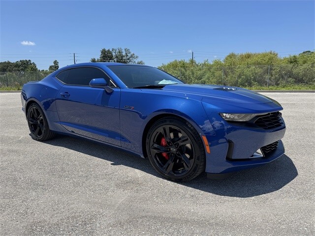 2023 Chevrolet Camaro LT1 photo 2