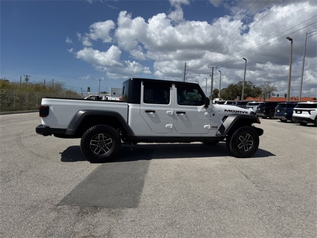 Used 2025 Jeep Gladiator Mojave Truck Crew Cab