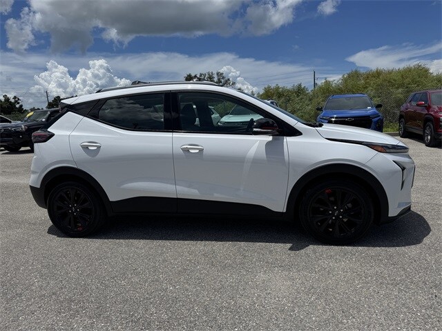 2023 Chevrolet Bolt EUV photo 2